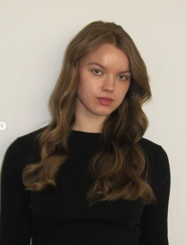 Polaroid - Three-quarter view